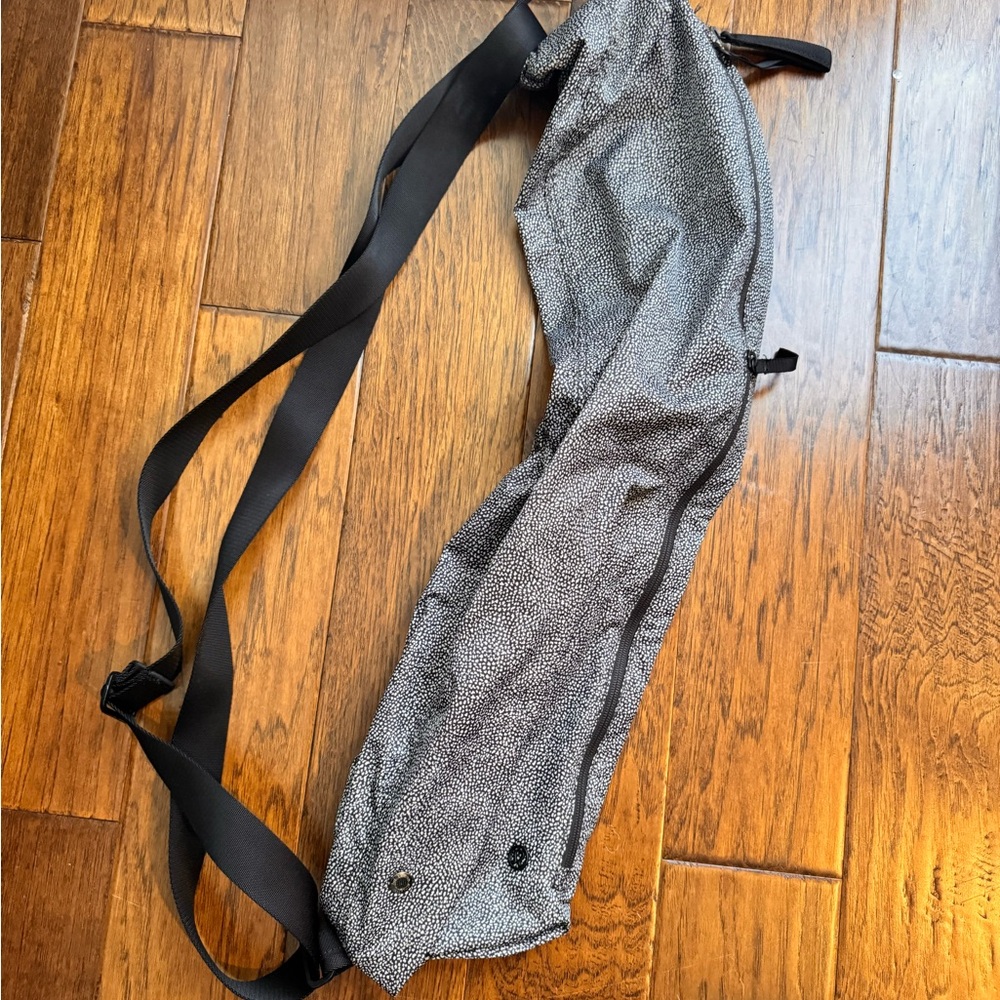 Black and White Lululemon yoga mat bag